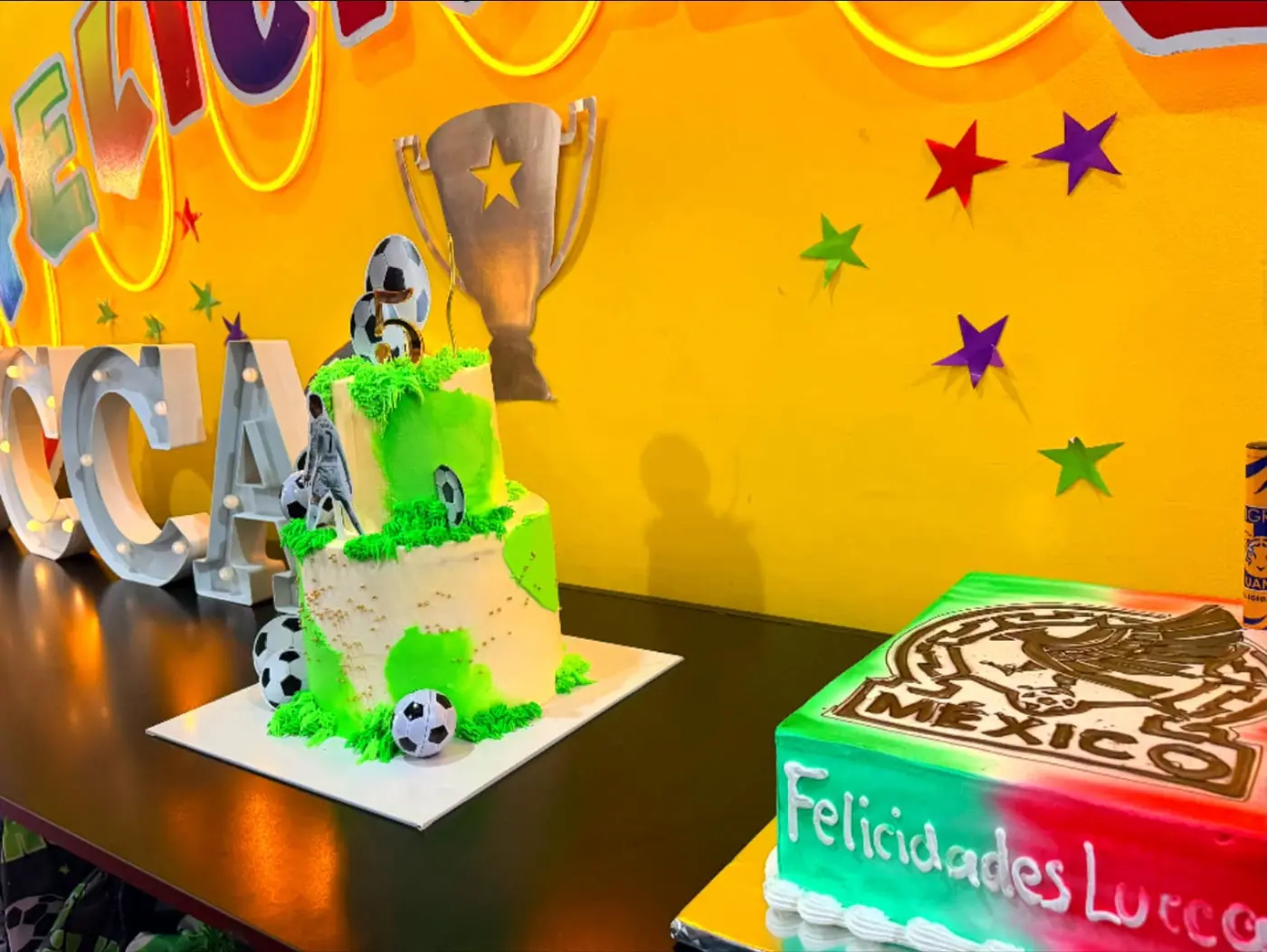Mesa de pastel temática